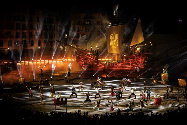 Mãn nhãn với show thực cảnh 3D mapping trên sân khấu thuyền lớn nhất châu Á tại phía Đông Hà Nội - Anh 1