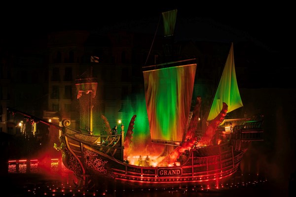 Mãn nhãn với show thực cảnh 3D mapping trên sân khấu thuyền lớn nhất châu Á tại phía Đông Hà Nội - Anh 3