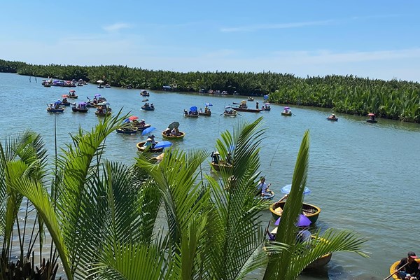 Du lịch sinh thái gắn kết bảo vệ môi trường ở Cẩm Thanh - Anh 2