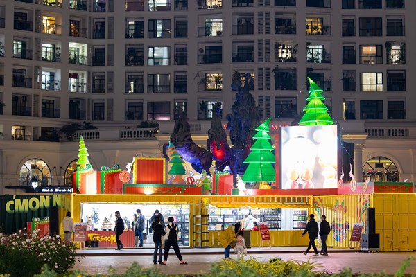 Hàng ngàn khách hàng check-in mua sắm tại Hội chợ Art toy Giáng sinh quốc tế đầu tiên tại Việt Nam - Anh 2