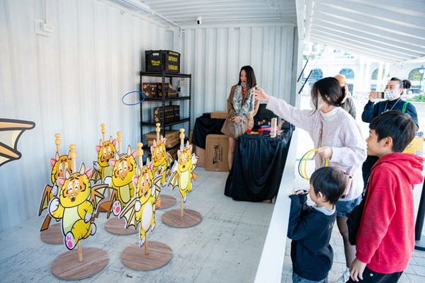Hàng ngàn khách hàng check-in mua sắm tại Hội chợ Art toy Giáng sinh quốc tế đầu tiên tại Việt Nam - Anh 7