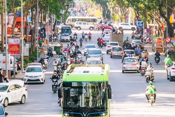 Chính thức có xe buýt điện VinBus kết nối nội đô Hà Nội tới sân bay Nội Bài - Anh 2