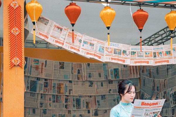 “Dân chơi” Hà Thành diện áo dài check in “cháy máy” tại Chợ Tết xưa “phố Đông” Hà Nội - Anh 4