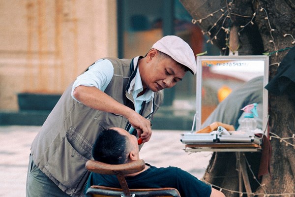 “Dân chơi” Hà Thành diện áo dài check in “cháy máy” tại Chợ Tết xưa “phố Đông” Hà Nội - Anh 5
