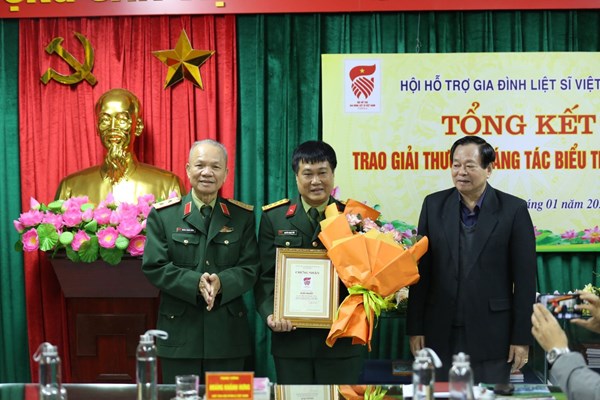 Trao giải sáng tác biểu trưng Hội Hỗ trợ gia đình liệt sĩ Việt Nam - Anh 1