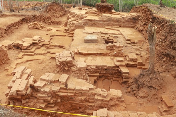 Tiếp tục khai quật phế tích cổ tháp Đại Hữu - Anh 1