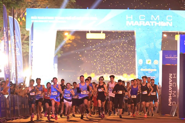 Hơn 11.000 người tham dự Giải Marathon TP.HCM 2024 - Anh 1