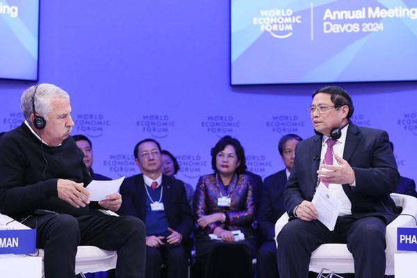 Thủ tướng phát biểu với vai trò diễn giả chính tại Phiên đối thoại Hội nghị WEF Davos - Anh 2