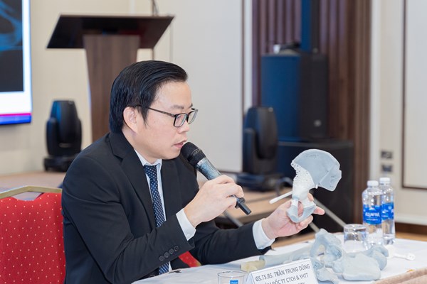Kỳ tích y văn Việt Nam: Ca phẫu thuật “2 trong 1” thay cả xương chậu và xương đùi cho bệnh nhân ung thư xương - Anh 3
