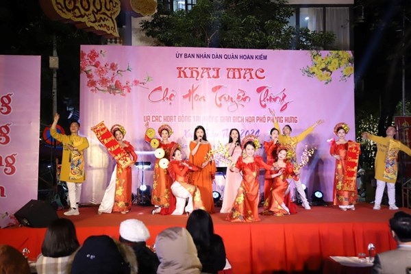 Hà Nội khai mạc chợ hoa Tết truyền thống phố Hàng Lược - Anh 2