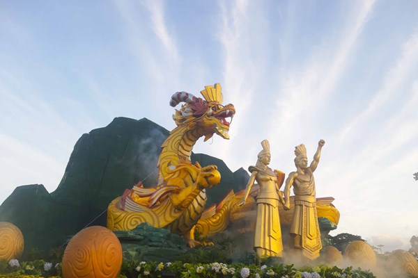 Ấn tượng cụm biểu tượng linh vật Rồng tại Bình Định - Anh 1