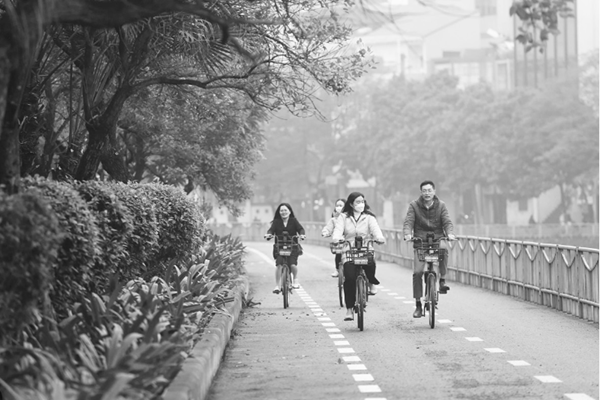 Hà Nội có tuyến đường đầu tiên dành riêng cho xe đạp - Anh 1