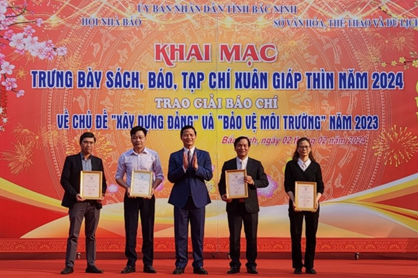 Bắc Ninh: Khai mạc Hội Báo Xuân Giáp Thìn và trao giải báo chí về Xây dựng Đảng - Anh 3