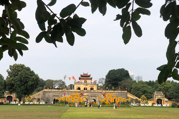 Các di tích tại Hà Nội thu hút đông đảo du khách - Anh 11
