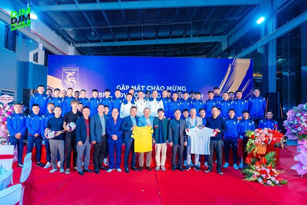 HLV Park Hangseo cập bến CLB bóng đá Bắc Ninh - Anh 2