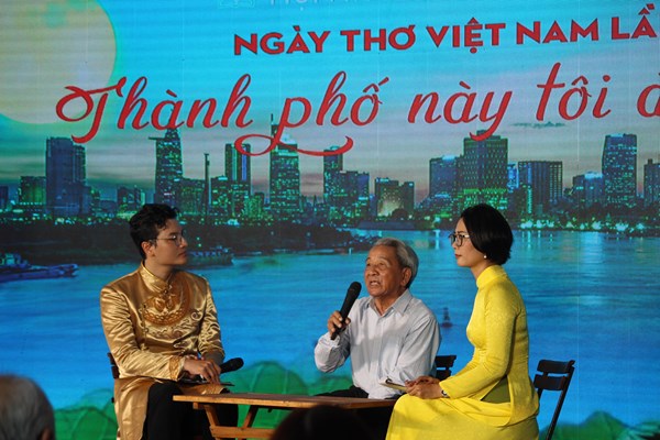 Ngày thơ Việt Nam tại TP.HCM: Thành phố này tôi đến tôi yêu - Anh 2