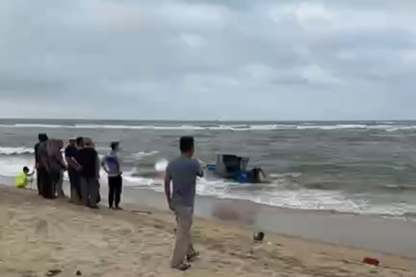 Sinh viên mất tích khi tắm biển tại Huế - Anh 1