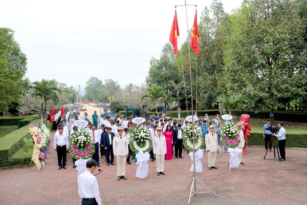 Bình Định dâng hoa, dâng hương tưởng niệm 58 năm vụ thảm sát Bình An - Anh 3