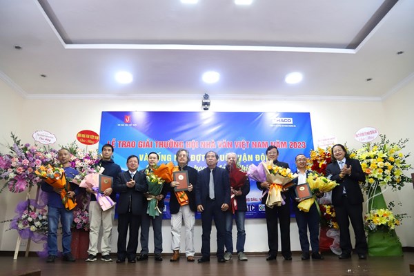 6 tác phẩm đoạt giải thưởng Hội Nhà văn Việt Nam năm 2023 - Anh 2