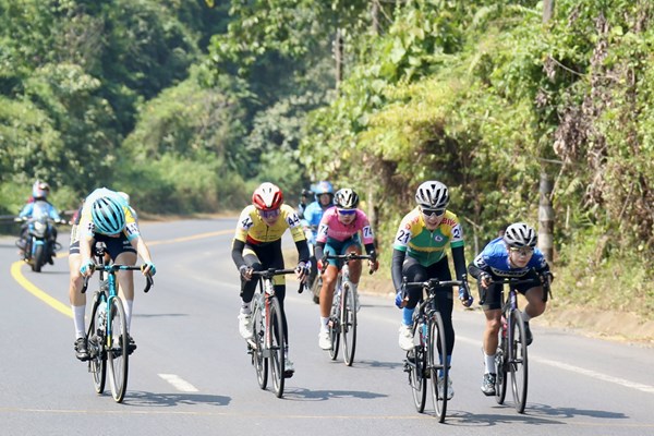 Áo vàng liên tục đổi chủ tại giải xe đạp nữ lớn nhất Việt Nam - Anh 1