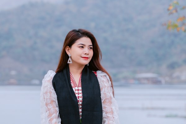 Nữ ca sĩ dân tộc Thái Hà Thơm ra MV 