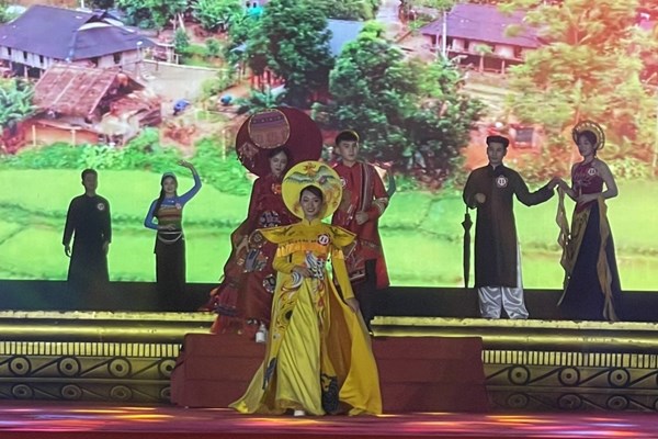 Rực rỡ sắc màu văn hóa và trang phục truyền thống các dân tộc tỉnh Thanh Hóa - Anh 3