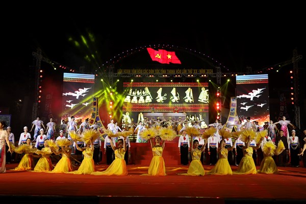 Rực rỡ sắc màu văn hóa và trang phục truyền thống các dân tộc tỉnh Thanh Hóa - Anh 1