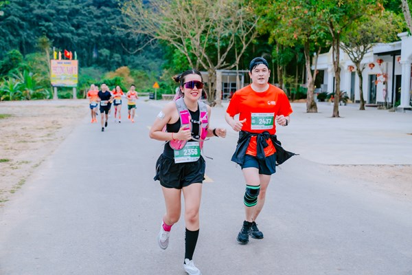 Hào hứng chạy Marathon giữa lòng Di sản Phong Nha - Kẻ Bàng - Anh 1