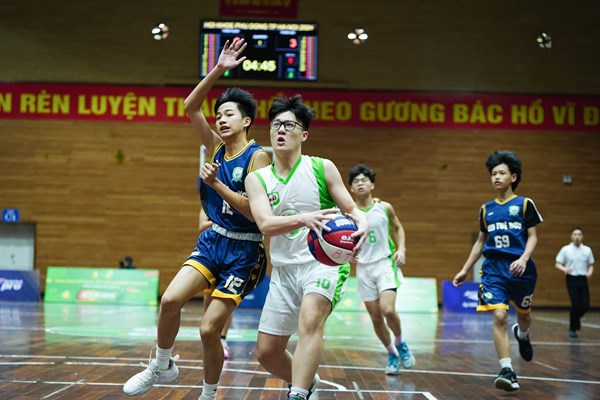 Học sinh Hà Nội so tài bóng rổ tại Hội khỏe Phù Đổng - Anh 1