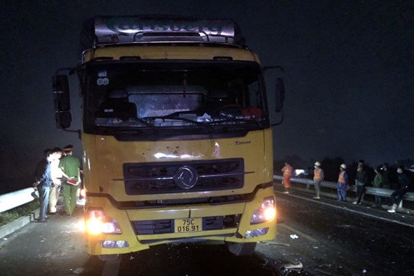 Khẩn trương khắc phục hậu quả vụ tai nạn trên cao tốc Cam Lộ - La Sơn - Anh 1