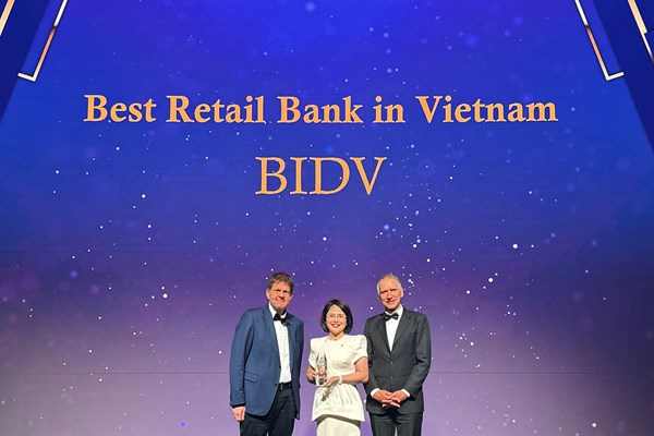 BIDV lập kỷ lục 9 lần nhận giải thưởng Ngân hàng Bán lẻ tốt nhất Việt Nam - Anh 1
