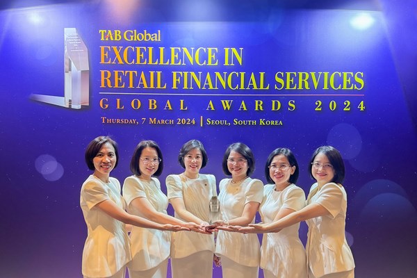 BIDV lập kỷ lục 9 lần nhận giải thưởng Ngân hàng Bán lẻ tốt nhất Việt Nam - Anh 2
