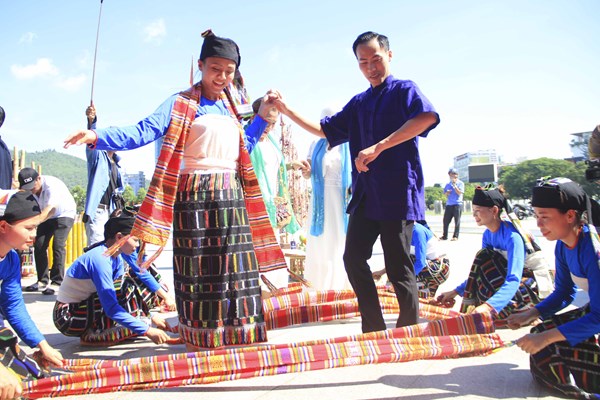 Tái hiện đặc sắc Lễ hội Chá Mùm của người Thái - Anh 2