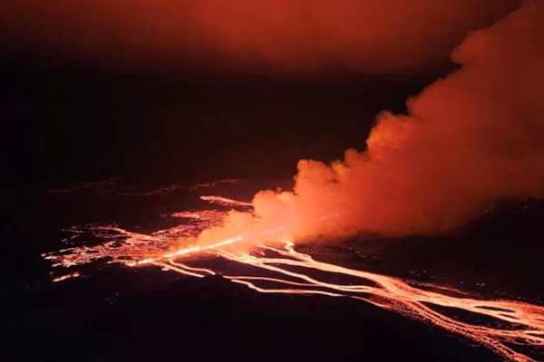Iceland: Núi lửa phun trào lần thứ 4 trong ba tháng - Anh 1