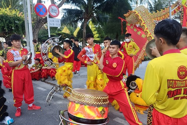 Tưng bừng Lễ hội Lân - Sư - Rồng giữa phố biển Nha Trang - Anh 9