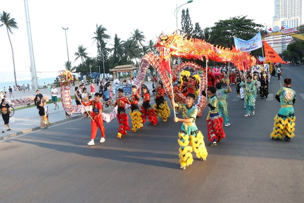 Tưng bừng Lễ hội Lân - Sư - Rồng giữa phố biển Nha Trang - Anh 6