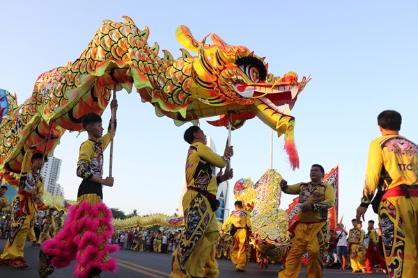 Tưng bừng Lễ hội Lân - Sư - Rồng giữa phố biển Nha Trang - Anh 1
