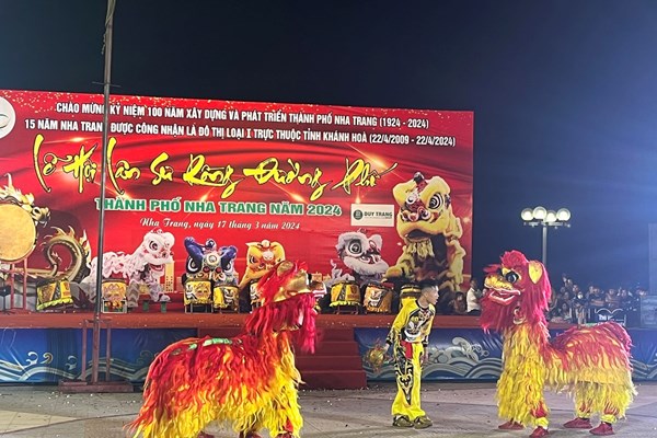 Tưng bừng Lễ hội Lân - Sư - Rồng giữa phố biển Nha Trang - Anh 7