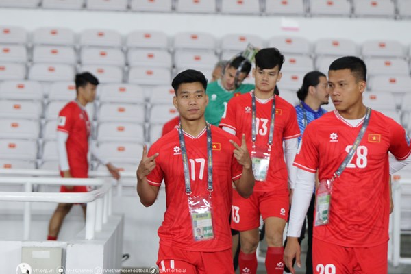 Tuyển Việt Nam tham quan “chảo lửa” Gelora Bung Karno trước trận gặp Indonesia - Anh 1