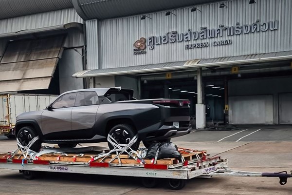 Xe điện VinFast “đổ bộ” Thái Lan, sẵn sàng cho triển lãm ở Bangkok - Anh 2