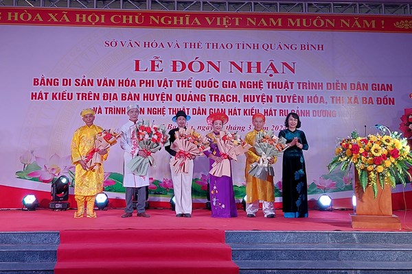 Quảng Bình: Đón nhận Di sản văn hoá phi vật thể quốc gia hát Kiều - Anh 3