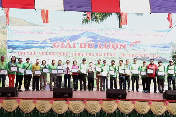 Hơn 120 vận động viên chinh phục Giải dù lượn tỉnh Kon Tum mở rộng - Anh 5