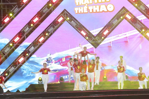 Lung linh sắc màu vũ điệu Tuần lễ Amazing Binh Dinh Fest 2024 tại Bình Định - Anh 6