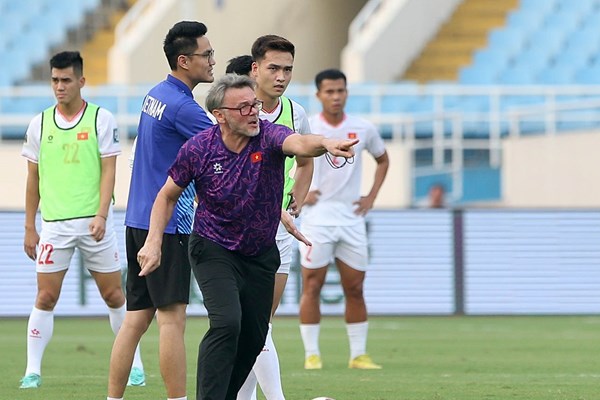 Tuyển Việt Nam tích cực tập luyện, chuẩn bị cho trận tái đấu Indonesia - Anh 1