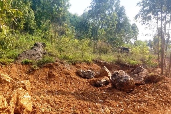 Di tích quốc gia lèn Hai Vai (Diễn Châu, Nghệ An) bị đào bới nham nhở: UBND xã Minh Châu “cho phép” xâm phạm di tích - Anh 3
