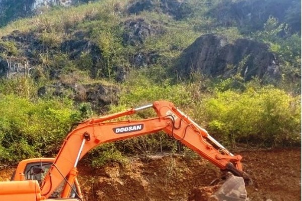 Di tích quốc gia lèn Hai Vai (Diễn Châu, Nghệ An) bị đào bới nham nhở: UBND xã Minh Châu “cho phép” xâm phạm di tích - Anh 2