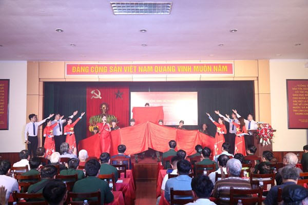 Sáng tác tranh cổ động kỷ niệm 80 năm Ngày thành lập QĐND Việt Nam - Anh 1