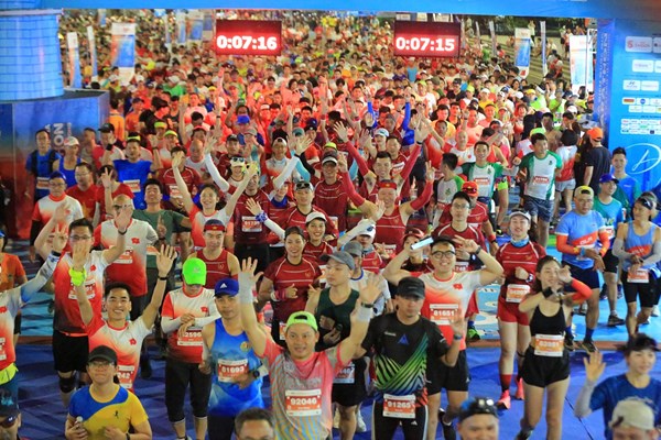 Nguyễn Thị Oanh lần thứ 8 liên tiếp vô địch tại Tiền Phong Marathon 2024 - Anh 2
