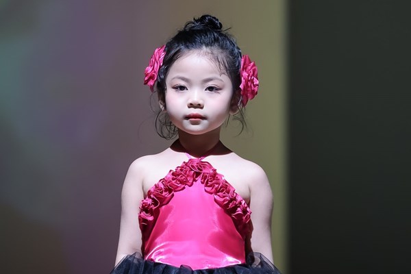 Mẫu nhí quảng bá văn hóa Việt tại Shanghai Fashion Week AW24 - Anh 3