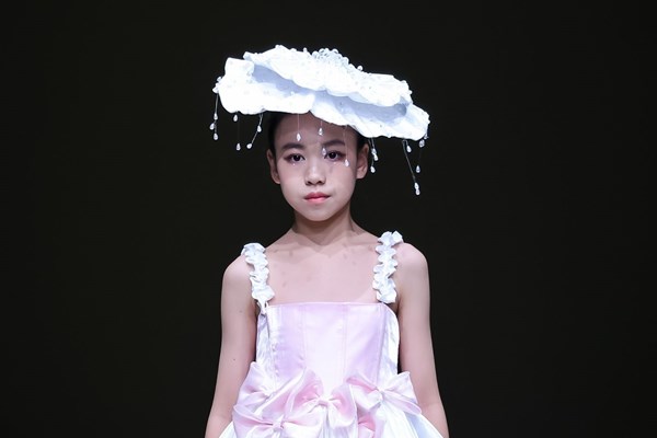 Mẫu nhí quảng bá văn hóa Việt tại Shanghai Fashion Week AW24 - Anh 9